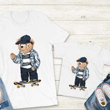 Įkelti vaizdą į galerijos rodinį, Marškinėliai tėčiui ir sūnui su meškiu ant riedlentės