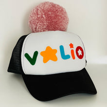 Įkelti vaizdą į galerijos rodinį, Juoda kepurė VALIO su dideliu bumbulu