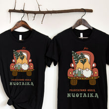 Įkelti vaizdą į galerijos rodinį, Universalūs kalėdiniai marškinėliai poroms "Pristatome gerą nuotaiką", XS-3XL