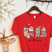 Įkelti vaizdą į galerijos rodinį, Moteriški Kalėdiniai marškinėliai "Gal kavos", XS-3XL