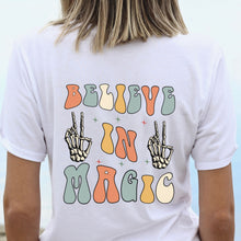 Lade das Bild in den Galerie-Viewer, Universalūs marškinėliai "Believe in magic", S-3XL