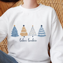 Load image into Gallery viewer, Baltas moteriškas Kalėdinis džemperis "Labai laukiu", S-3XL