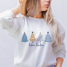 Load image into Gallery viewer, Baltas moteriškas Kalėdinis džemperis "Labai laukiu", S-3XL