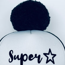 Įkelti vaizdą į galerijos rodinį, Juoda kepurė SUPER ŽVAIGŽDĖ su dideliu juodu bumbulu