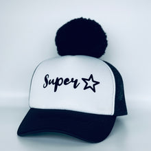 Įkelti vaizdą į galerijos rodinį, Juoda kepurė SUPER ŽVAIGŽDĖ su dideliu juodu bumbulu