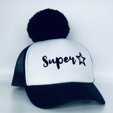 Įkelti vaizdą į galerijos rodinį, Juoda kepurė SUPER ŽVAIGŽDĖ su dideliu juodu bumbulu