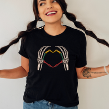 Įkelti vaizdą į galerijos rodinį, Marškinėliai "Širdelė" su Lietuvos atributika, XS-3XL