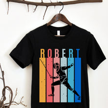 Įkelti vaizdą į galerijos rodinį, Juodi Fechtavimosi marskineliai su vardu ir fechtuotojo siluetu