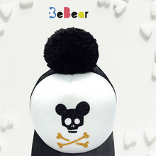 Įkelti vaizdą į galerijos rodinį, Kepurė vasarai KAUKOLIUKAS su dideliu juodu bumbulu