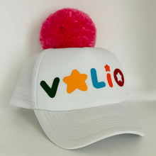Load image into Gallery viewer, Balta kepurė VALIO su dideliu bumbulu
