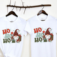 Įkelti vaizdą į galerijos rodinį, Universalūs Kalėdiniai marškinėliai šeimai Ho Ho Ho, XS-3XL
