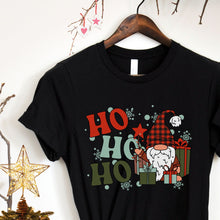 Įkelti vaizdą į galerijos rodinį, Universalūs Kalėdiniai marškinėliai šeimai Ho Ho Ho, XS-3XL
