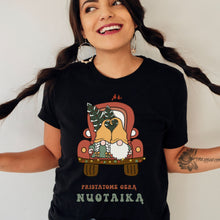 Lade das Bild in den Galerie-Viewer, Universalūs kalėdiniai marškinėliai poroms &quot;Pristatome gerą nuotaiką&quot;, XS-3XL
