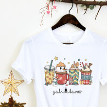 Įkelti vaizdą į galerijos rodinį, Moteriški Kalėdiniai marškinėliai &quot;Gal kavos&quot;, XS-3XL
