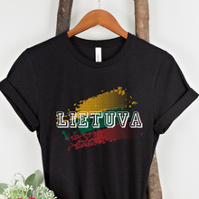 Charger l&#39;image dans la galerie, Juodi Lietuvos marškinėliai &quot;LIETUVA&quot;, XS-3XL
