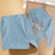 Lade das Bild in den Galerie-Viewer, Džemperis su gobtuvu ir tekstu nugaroje &quot;It&#39;s a Good Day to Have a Good Day&quot;, S-3XL
