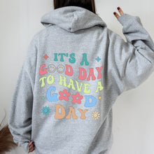 Lade das Bild in den Galerie-Viewer, Džemperis su gobtuvu ir tekstu nugaroje &quot;It&#39;s a Good Day to Have a Good Day&quot;, S-3XL
